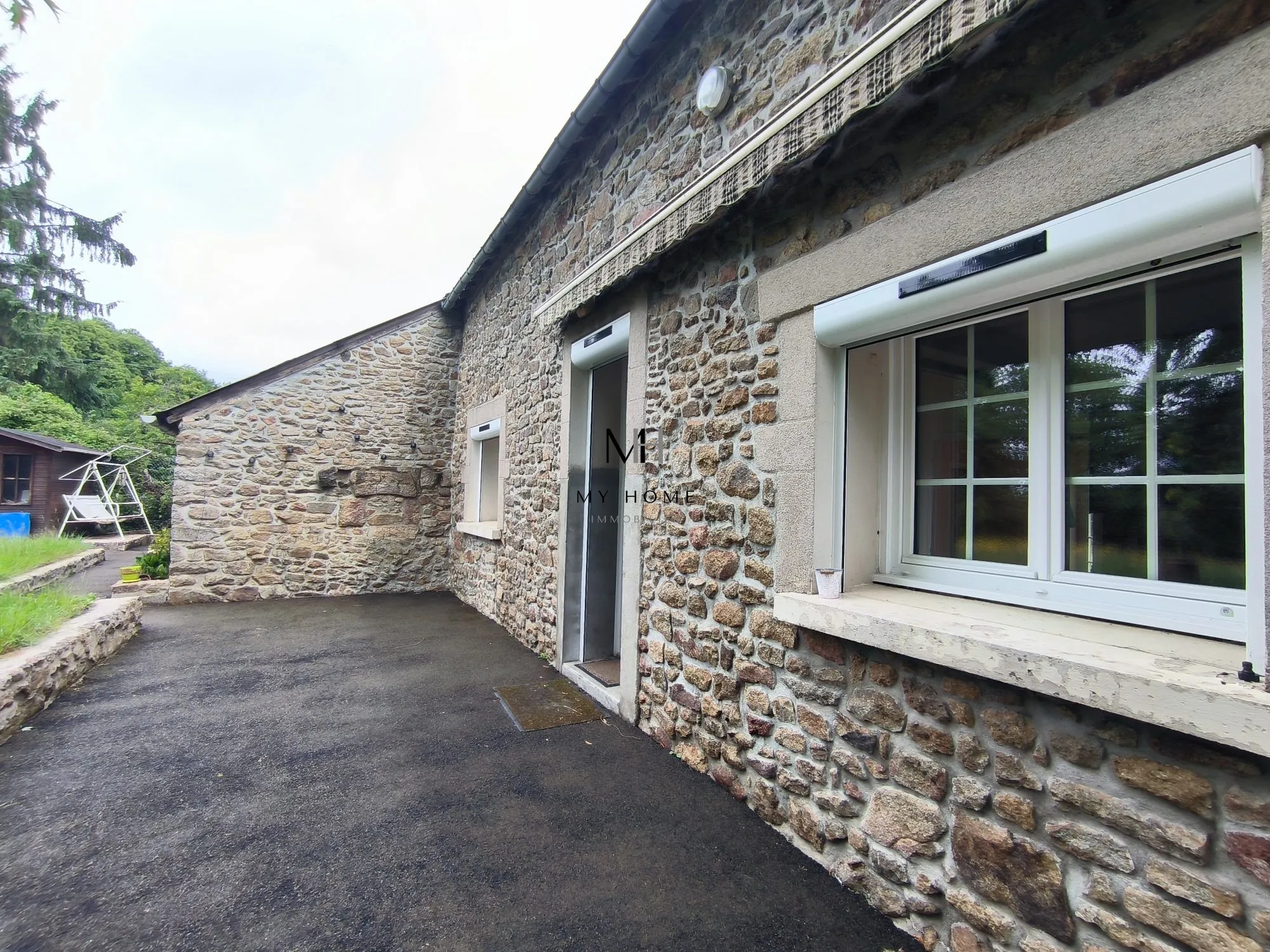 Longère à vendre à Saint-Pierre-des-Nids - 4 chambres, terrain clos et garage 