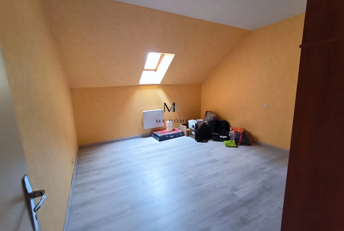 Longère à vendre à Saint-Pierre-des-Nids - 4 chambres, terrain clos et garage 