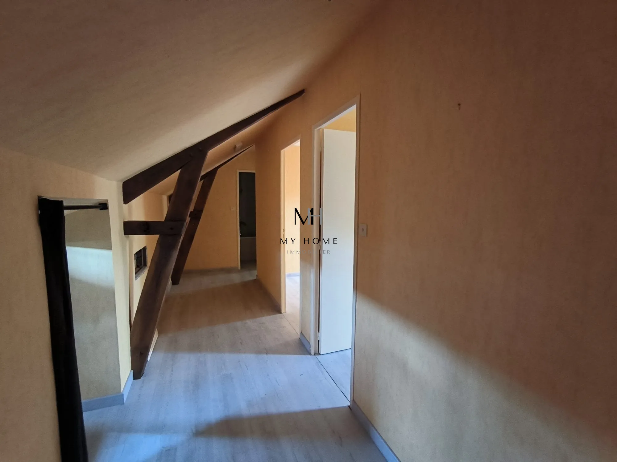 Longère à vendre à Saint-Pierre-des-Nids - 4 chambres, terrain clos et garage 