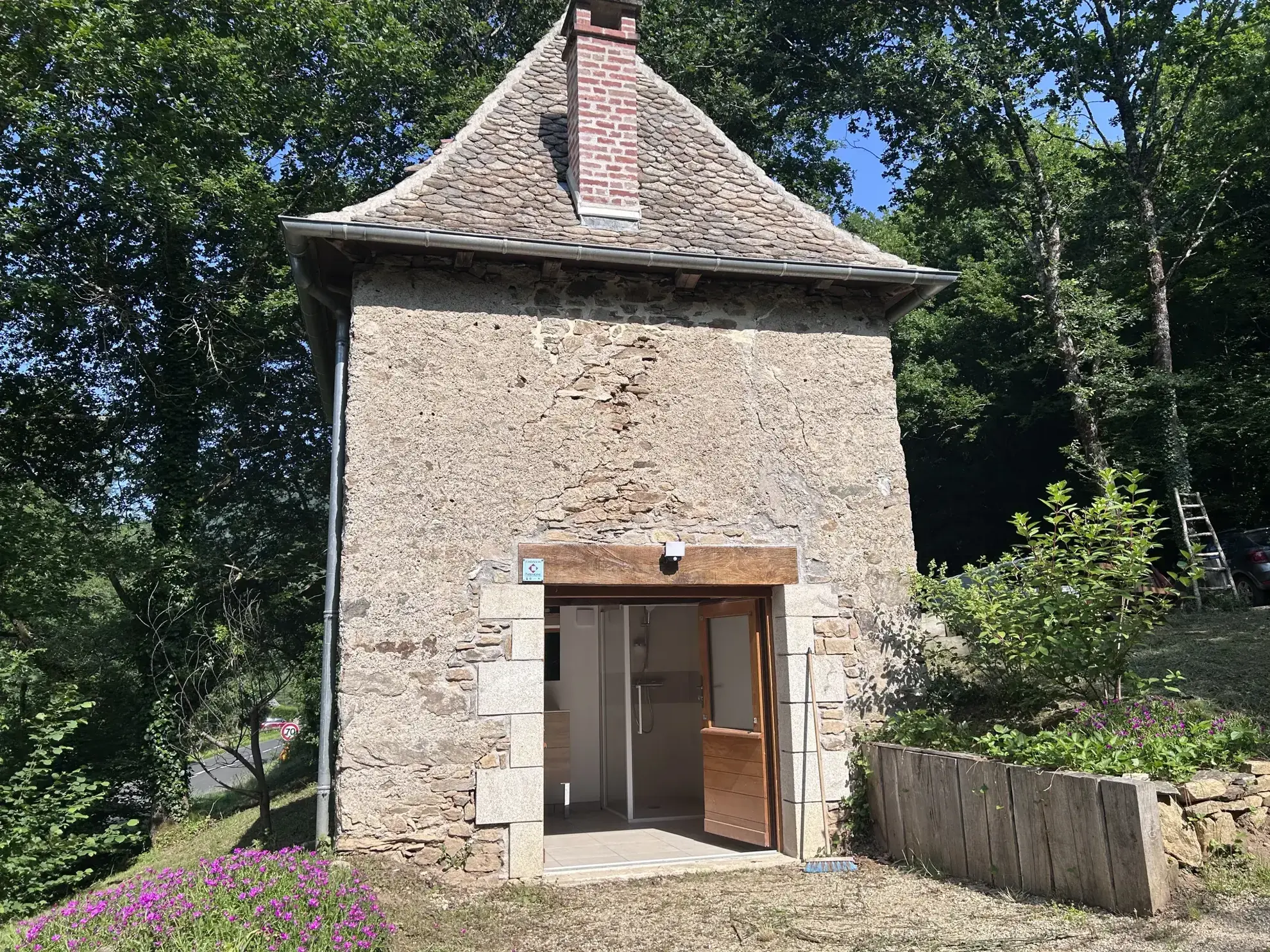 Charmante maison en pierre avec terrain arboré à Monceaux-sur-Dordogne 