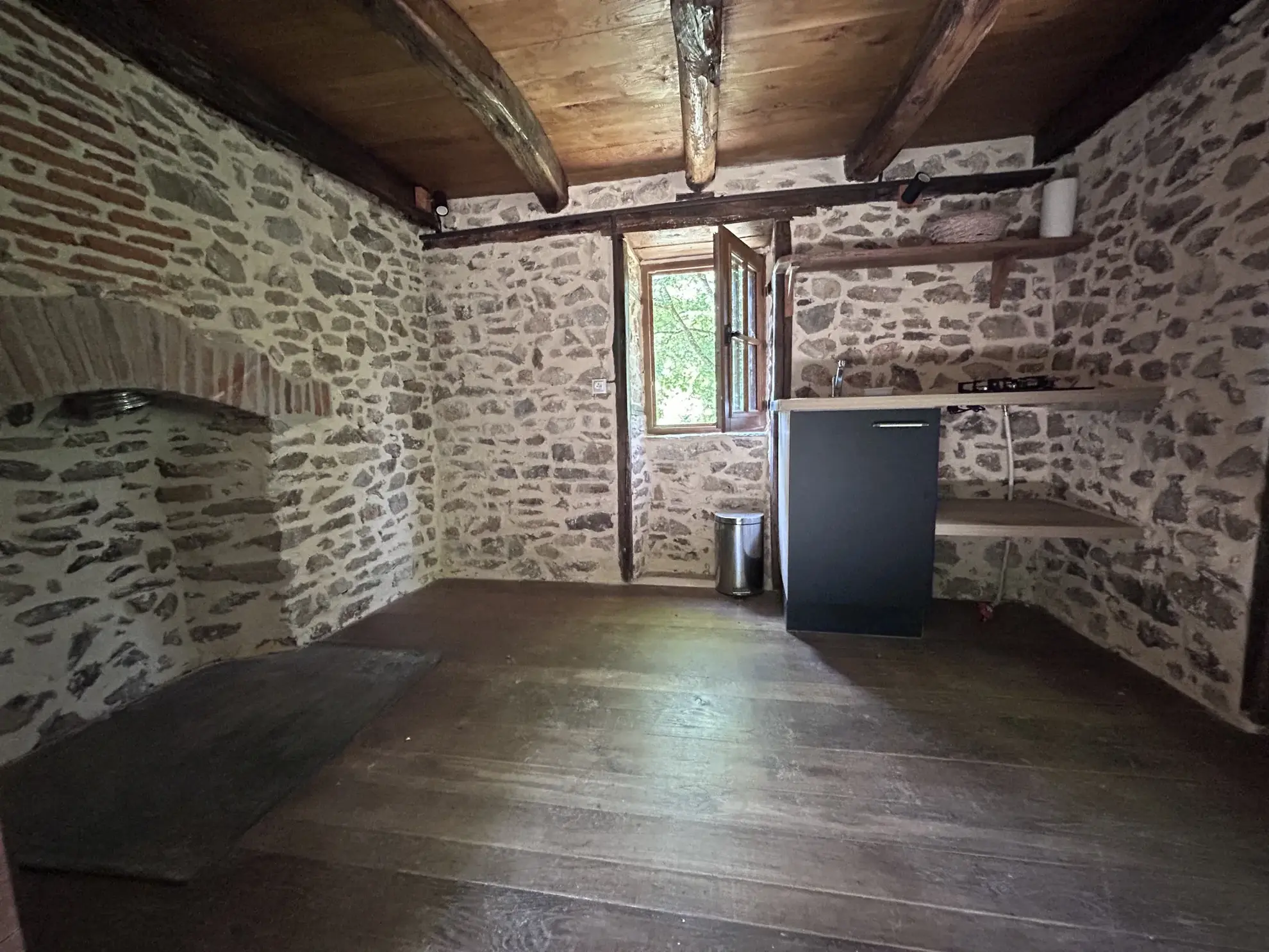Charmante maison en pierre avec terrain arboré à Monceaux-sur-Dordogne 