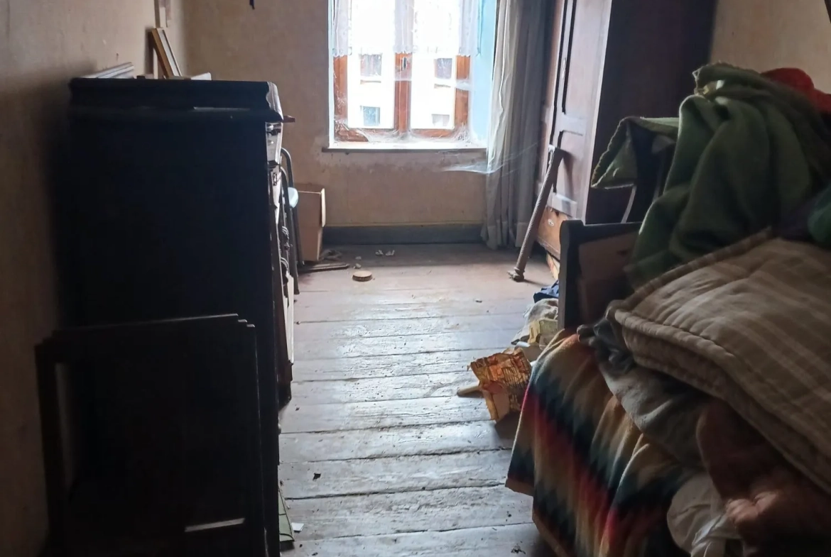 Maison de campagne à rénover avec jardin à Veckersviller - 90 m² 