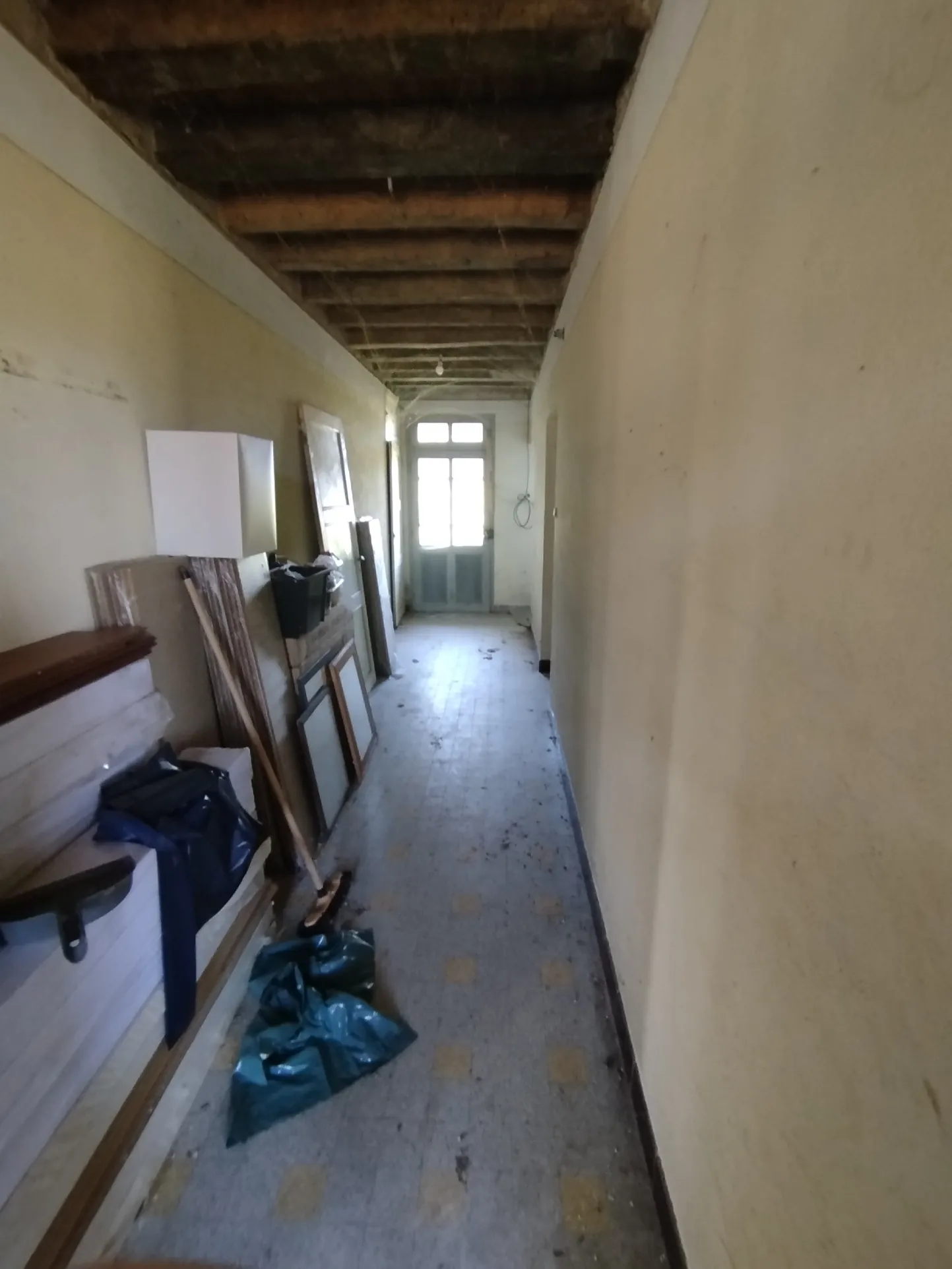 Ferme à rénover avec terrain constructible de 2657 m² à Sornay 