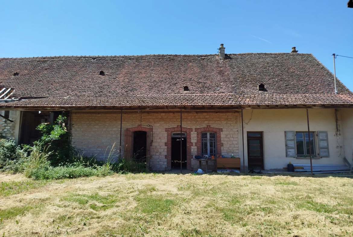 Ferme à rénover avec terrain constructible de 2657 m² à Sornay 