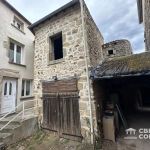 Maison à rénover de 72 m² avec cour dans le village de Montpeyroux, belle opportunité d'investissement