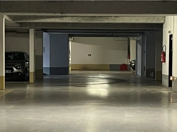 Emplacement de parking sécurisé à vendre à Issy-les-Moulineaux
