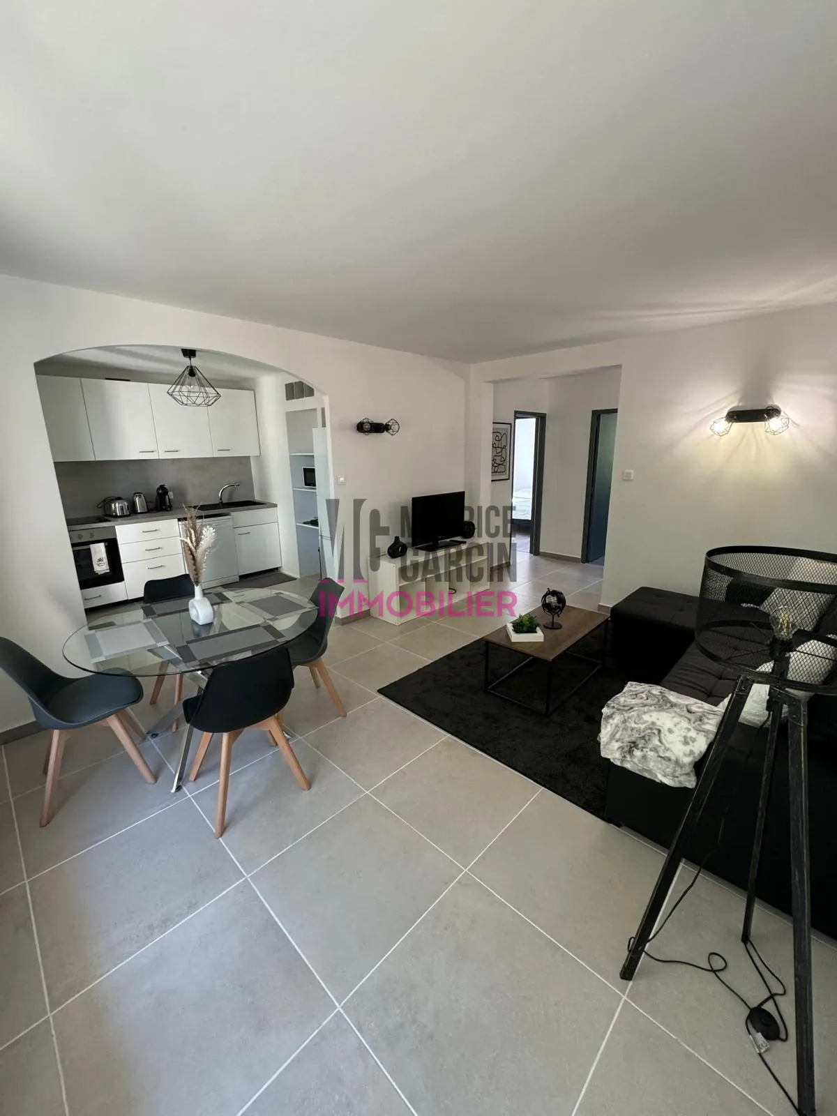 Appartement T3 rénové avec balcon, cave et garage à Avignon 