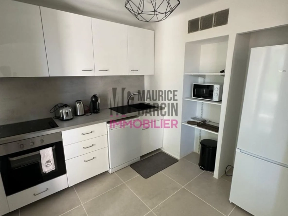 Appartement T3 rénové avec balcon, cave et garage à Avignon
