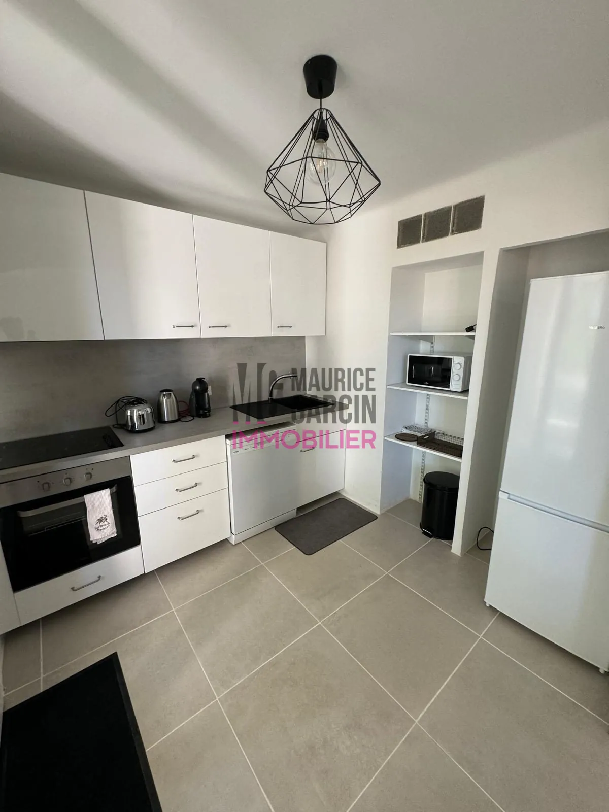 Appartement T3 rénové avec balcon, cave et garage à Avignon 