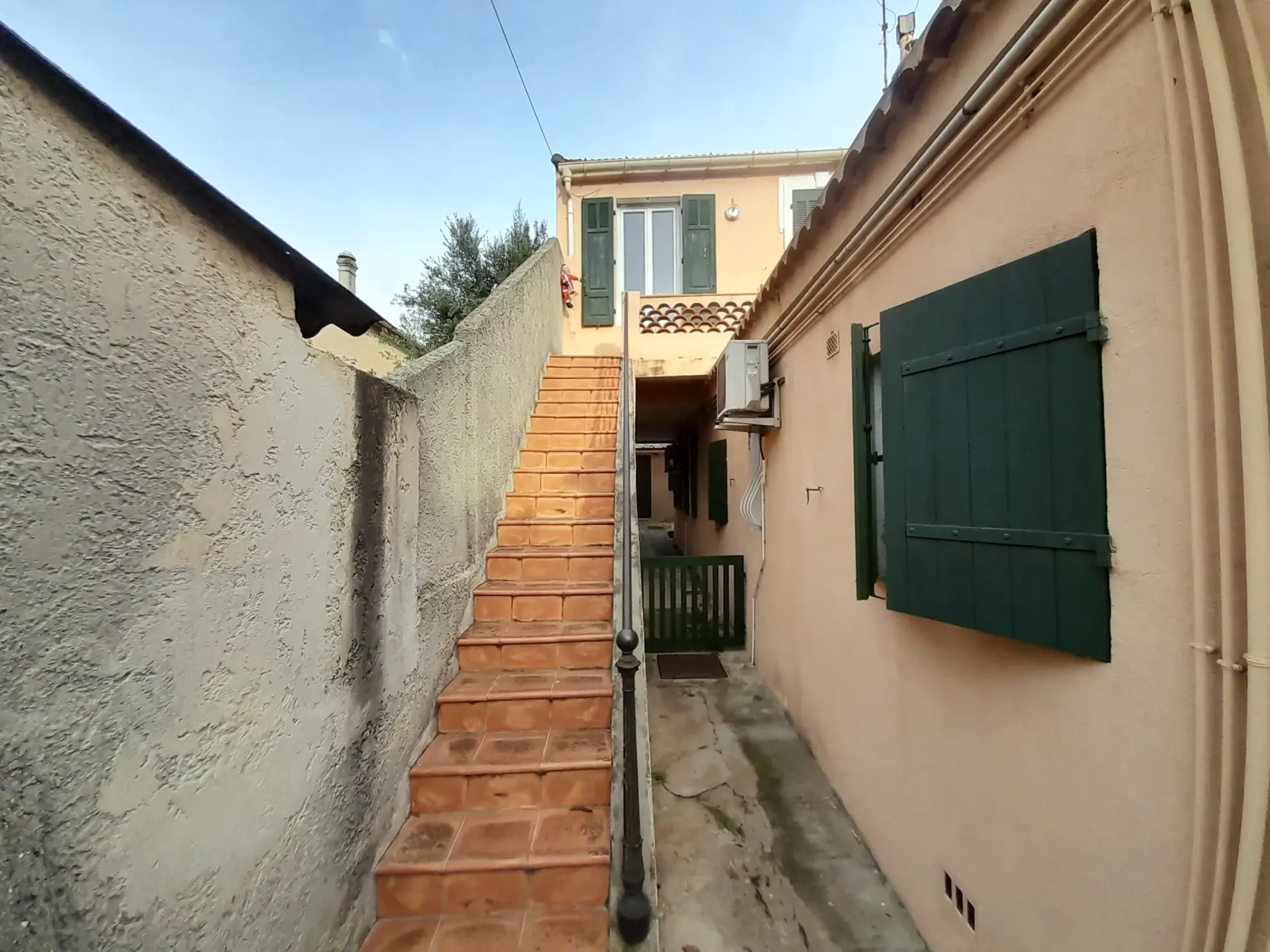 Investissement locatif à Toulon - T2 dernier étage loué dans quartier calme 