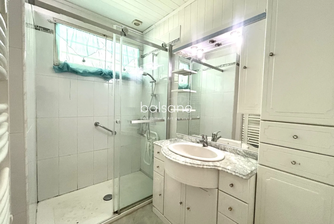 Maison de plain-pied avec 4 chambres à Petit-Couronne - 92 m² 