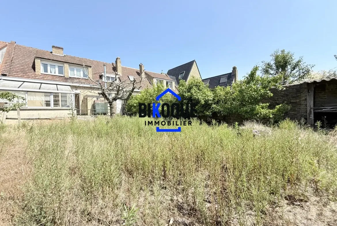 Maison à rénover aux Moëres avec jardin plein sud et potentiel élevé 