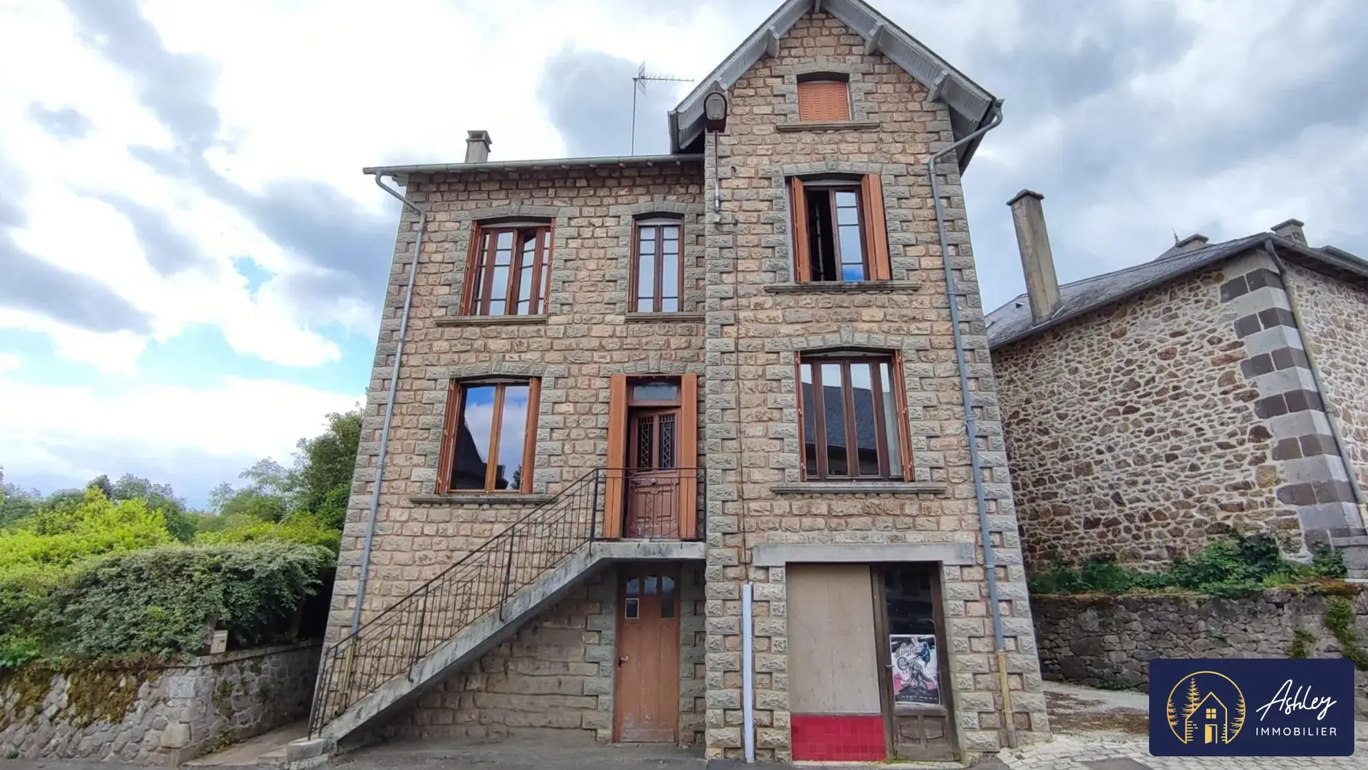 Charmante maison de village à Sérandon en Haute-Corrèze avec jardin et possibilité d'aménagement 