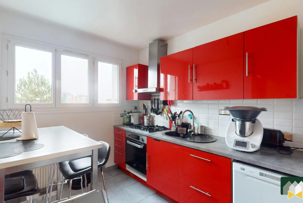 Appartement T4 avec balcon, garage à Lucé - Calme et bien situé 
