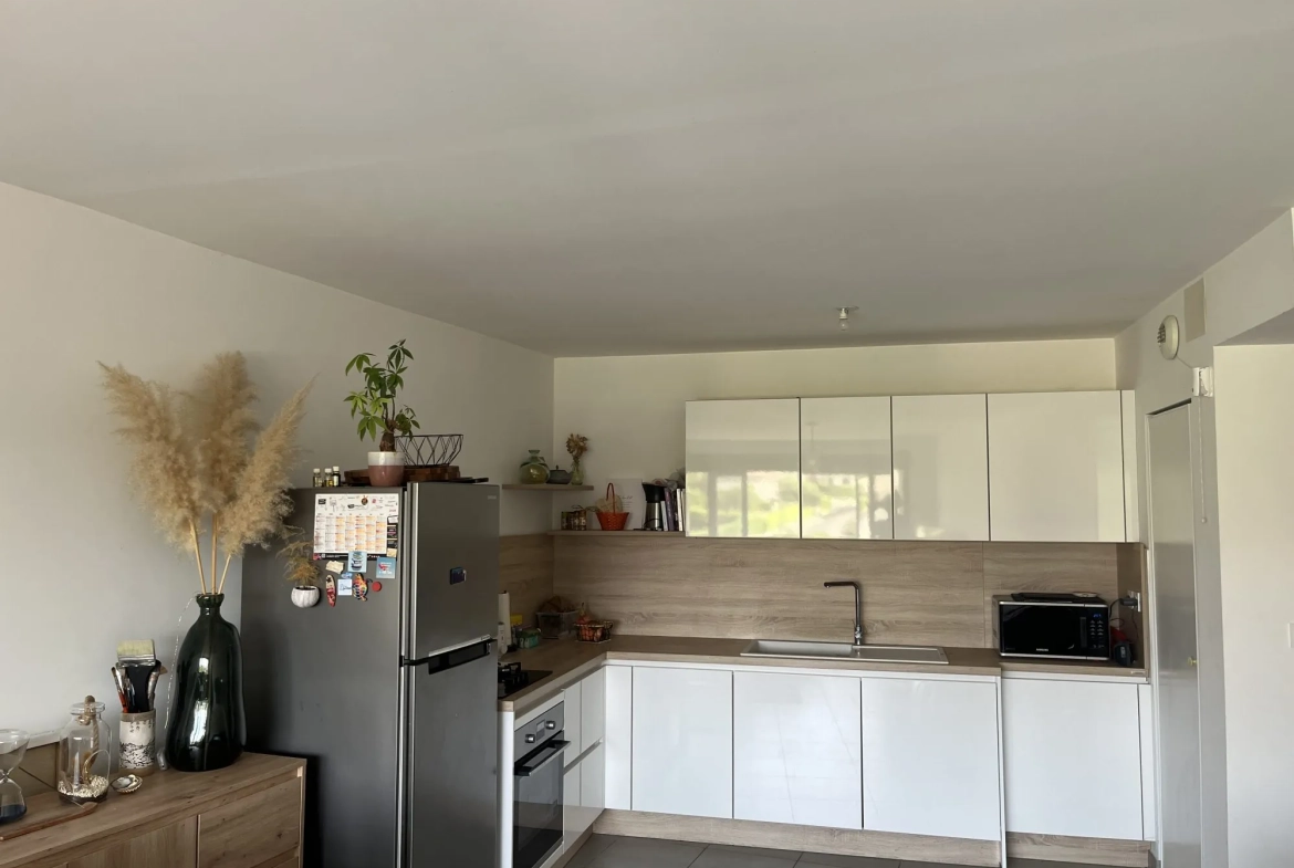 Appartement T3 récent de 69m² avec garage à Odenas 