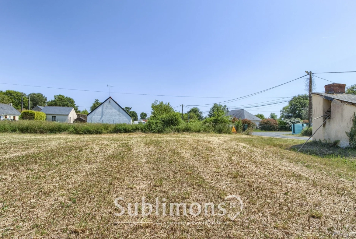 Terrain constructible de 633 m² à Saint-Gildas-des-Bois – Cadre paisible et proximité des commodités 