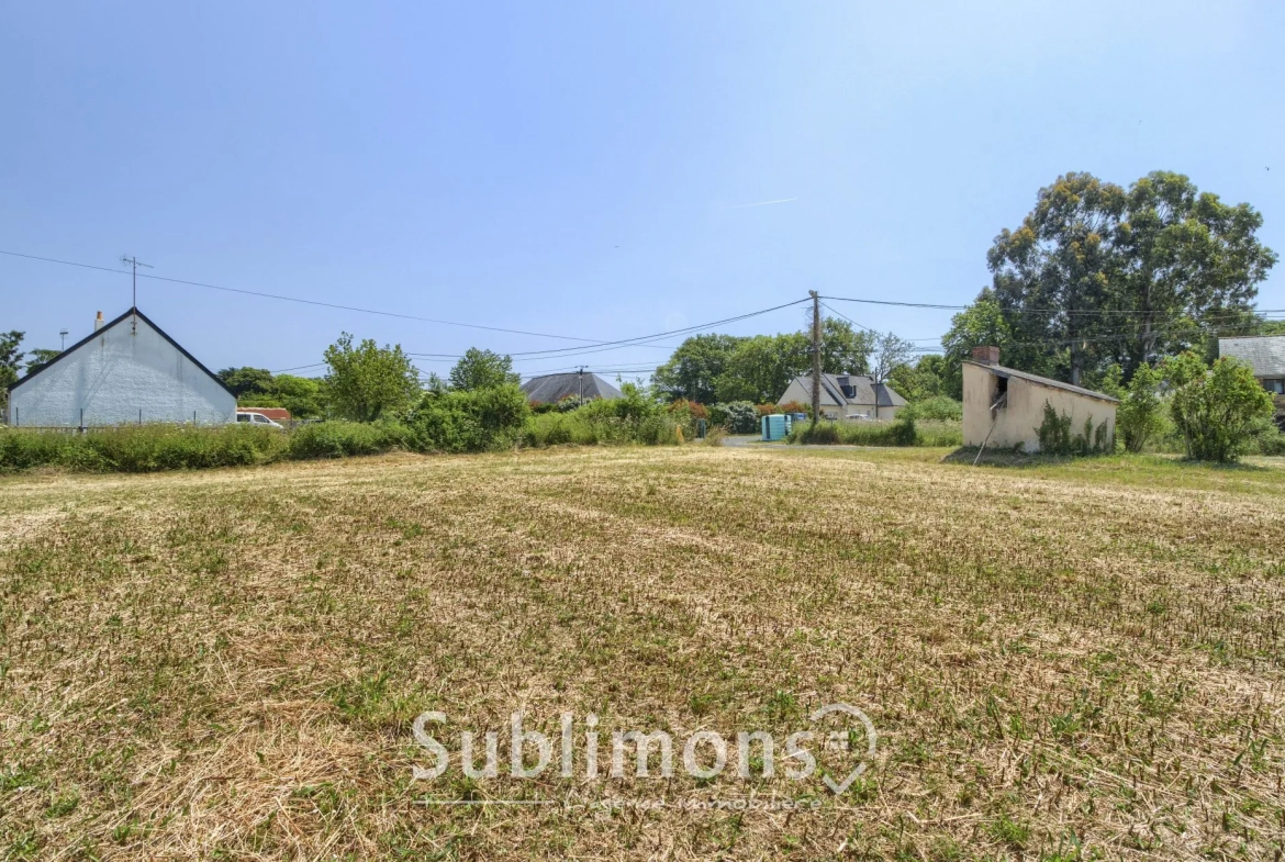 Terrain constructible de 633 m² à Saint-Gildas-des-Bois – Cadre paisible et proximité des commodités 