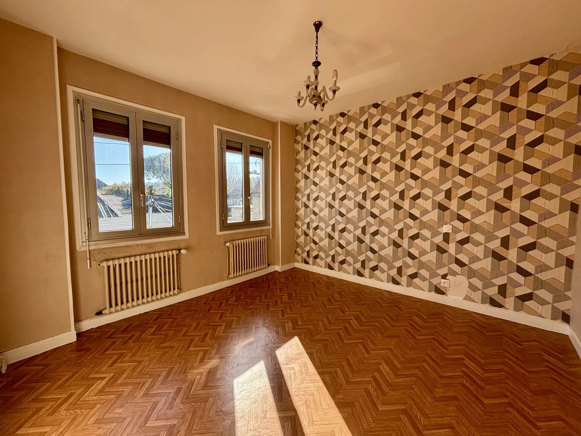 Maison en pierre à vendre à Brive-la-Gaillarde – 80 m², jardin, garage 