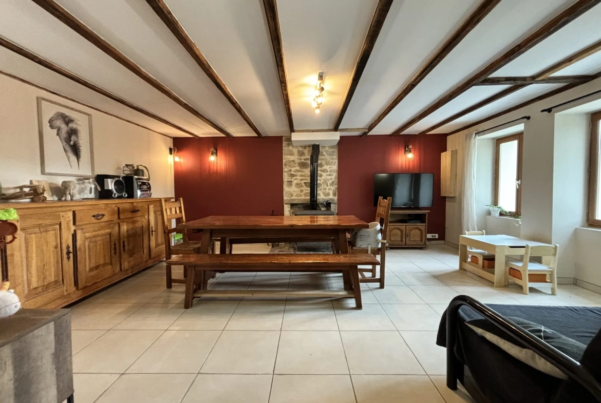 Maison rénovée de 160 m² à Aigueperse, calme et vue dégagée 