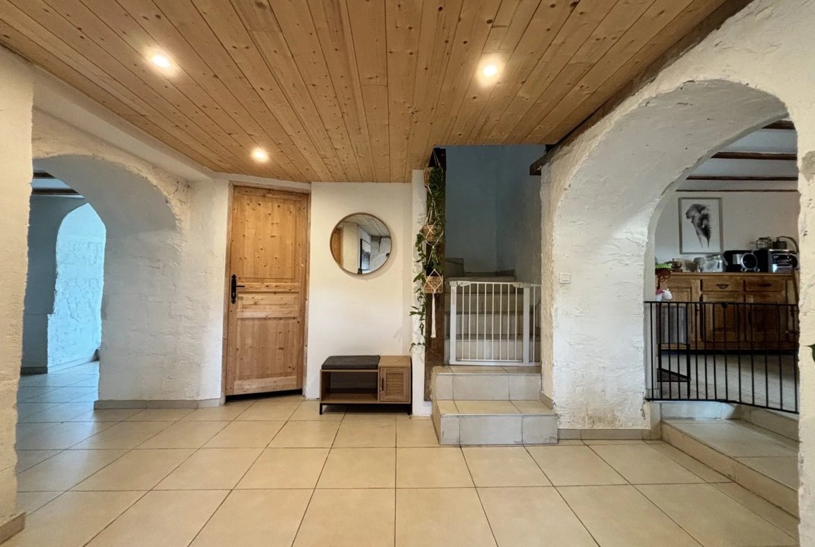 Maison rénovée de 160 m² à Aigueperse, calme et vue dégagée 