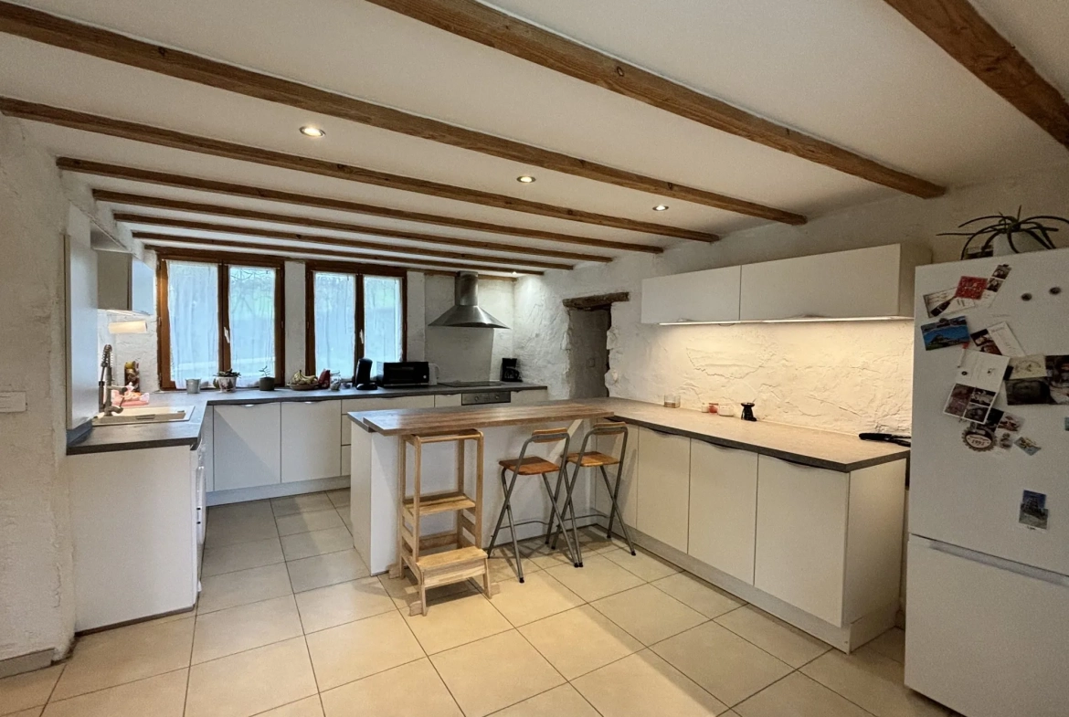 Maison rénovée de 160 m² à Aigueperse, calme et vue dégagée 