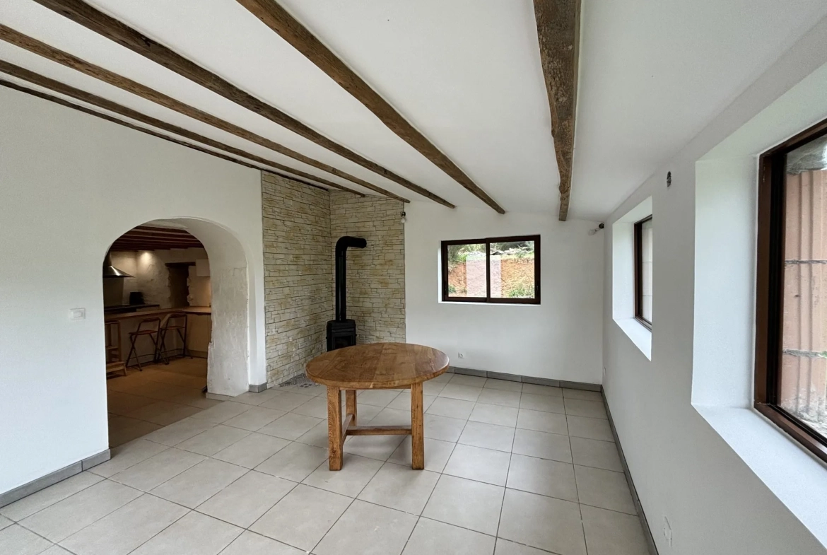 Maison rénovée de 160 m² à Aigueperse, calme et vue dégagée 