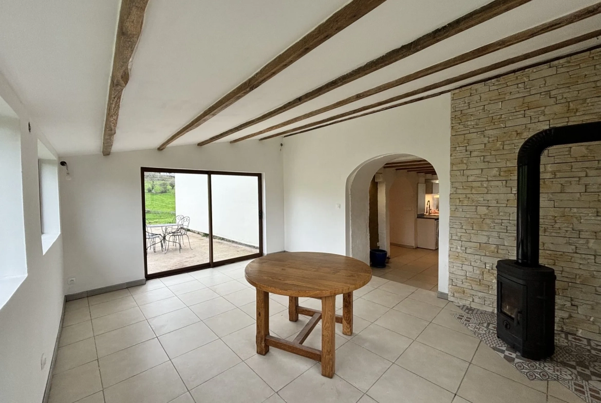 Maison rénovée de 160 m² à Aigueperse, calme et vue dégagée 
