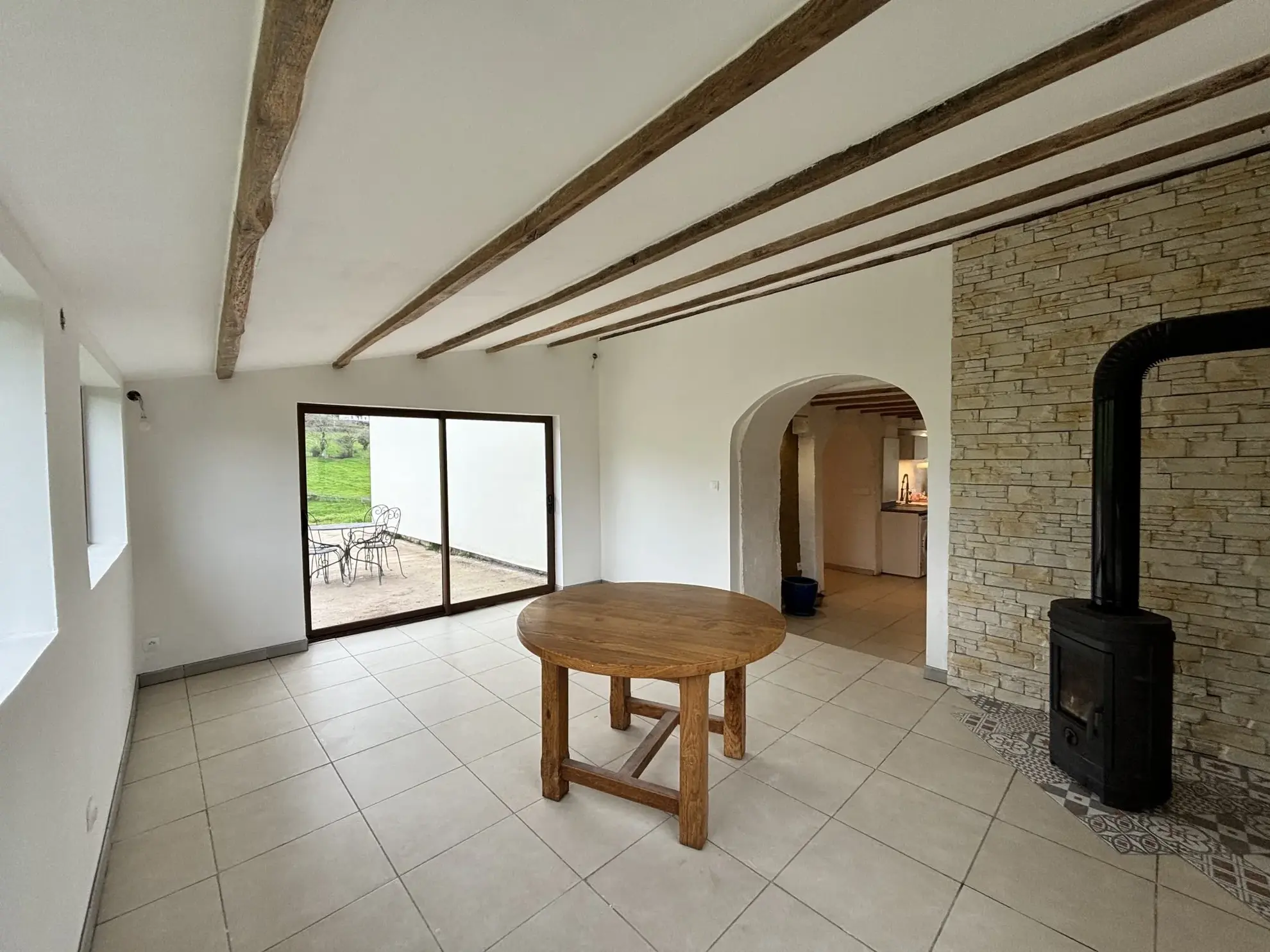 Maison rénovée de 160 m² à Aigueperse, calme et vue dégagée 