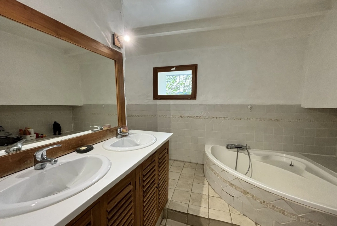 Maison rénovée de 160 m² à Aigueperse, calme et vue dégagée 