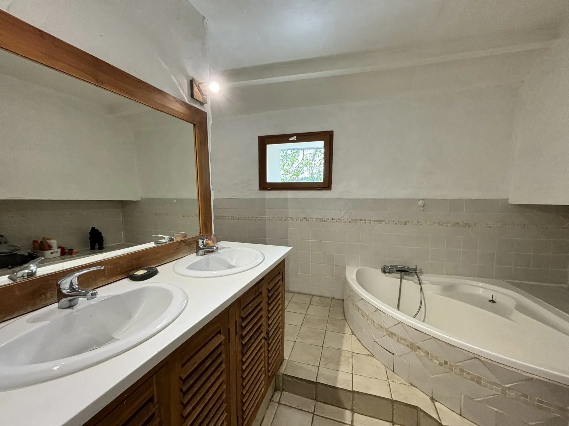 Maison rénovée de 160 m² à Aigueperse, calme et vue dégagée 
