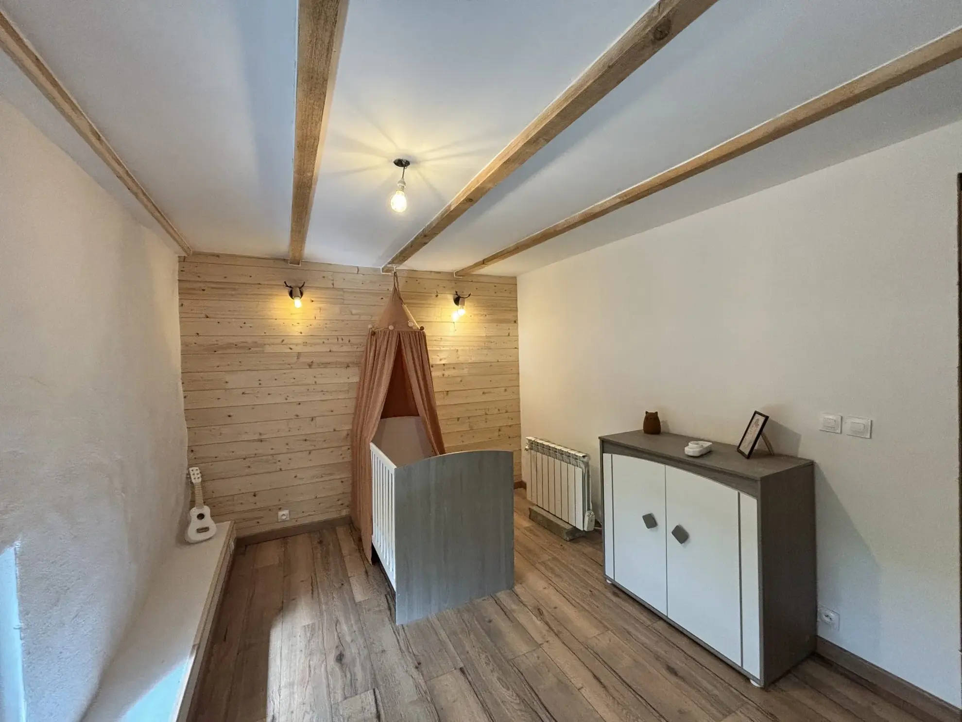 Maison rénovée de 160 m² à Aigueperse, calme et vue dégagée 
