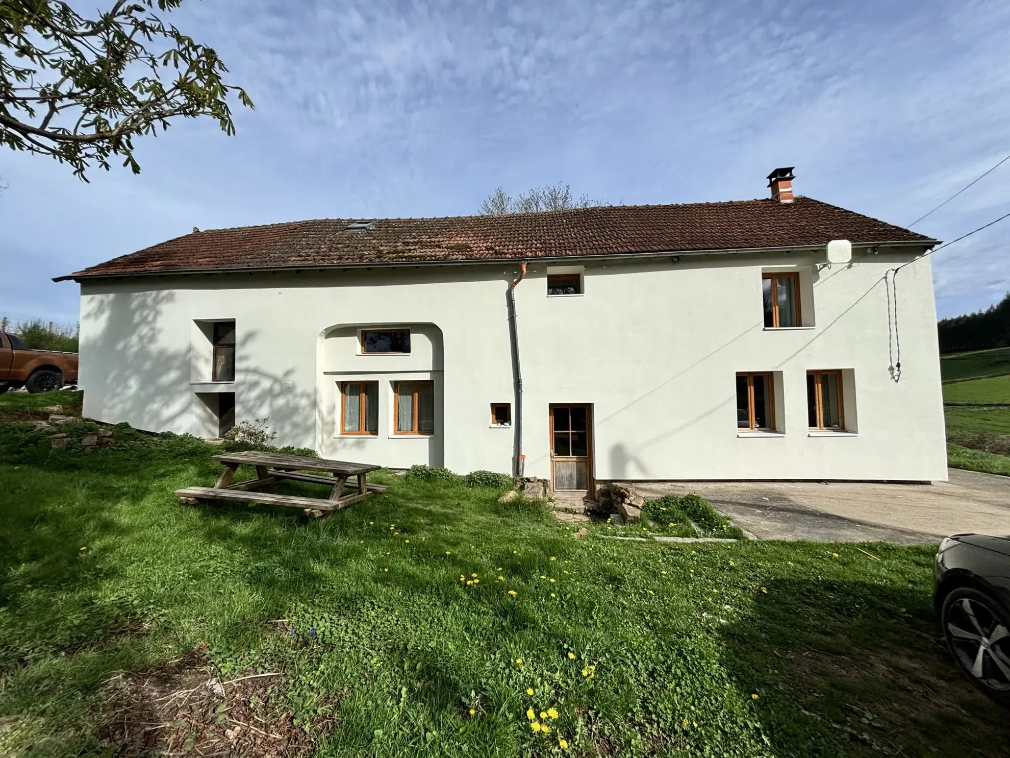Maison rénovée de 160 m² à Aigueperse, calme et vue dégagée 