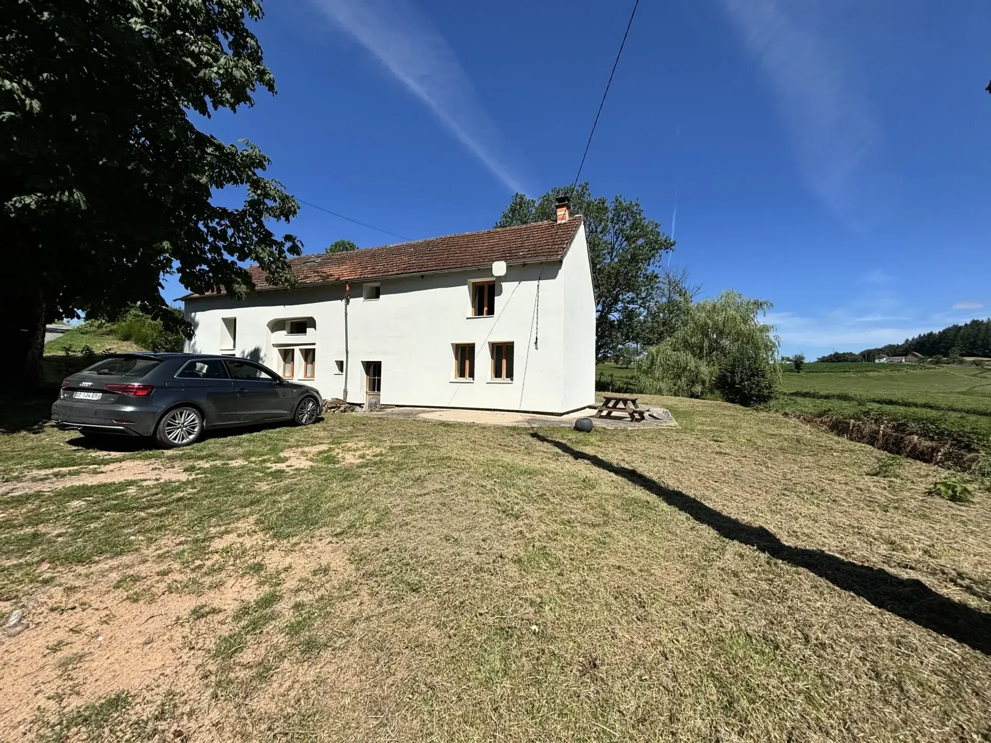 Maison rénovée de 160 m² à Aigueperse, calme et vue dégagée 