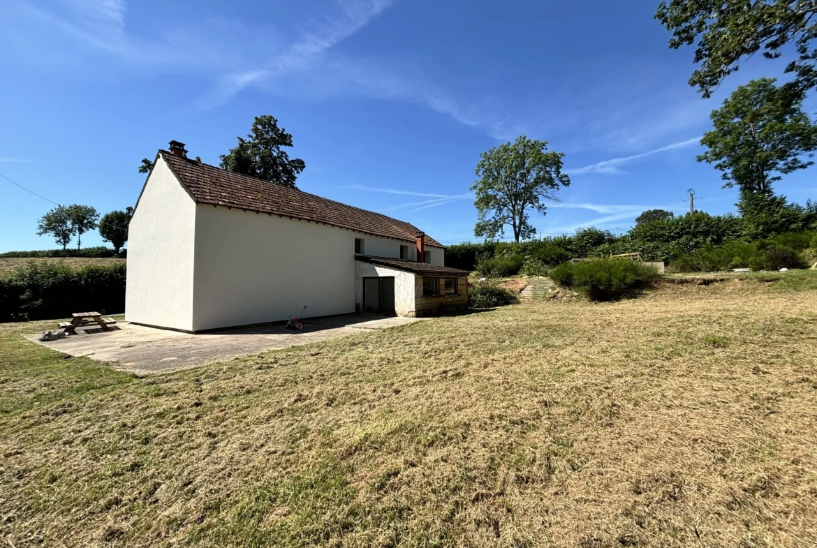 Maison rénovée de 160 m² à Aigueperse, calme et vue dégagée 