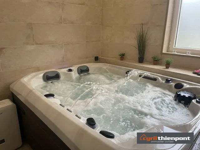 Maison en centre-ville d'Abbeville avec jardin, 3 chambres, jacuzzi et garage 
