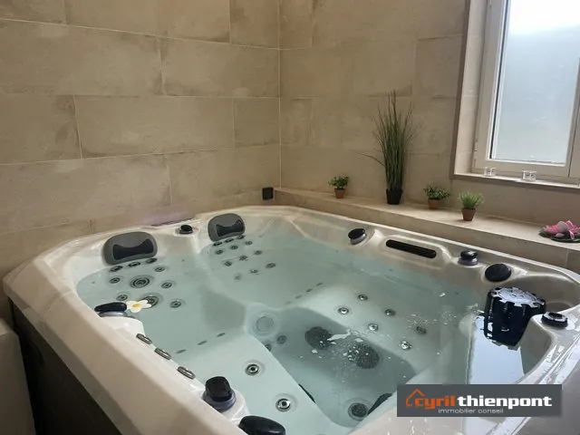 Maison en centre-ville d'Abbeville avec jardin, 3 chambres, jacuzzi et garage 