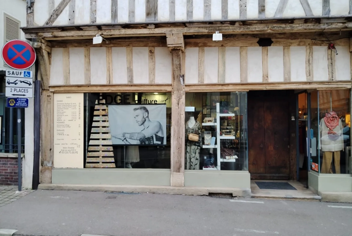 Fonds de commerce de coiffure à Troyes - Emplacement stratégique et clientèle fidèle 