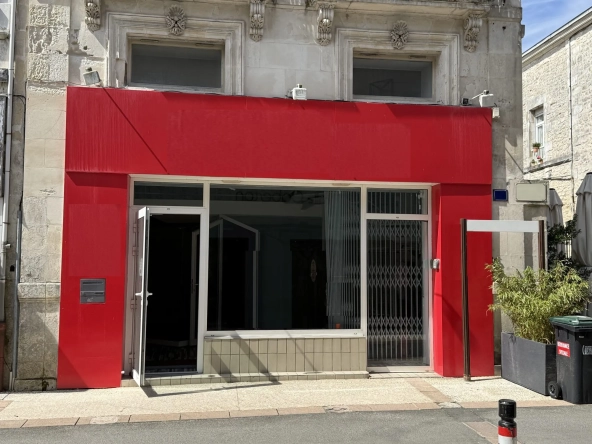 À vendre local commercial de 50 m² en centre-ville de Saujon