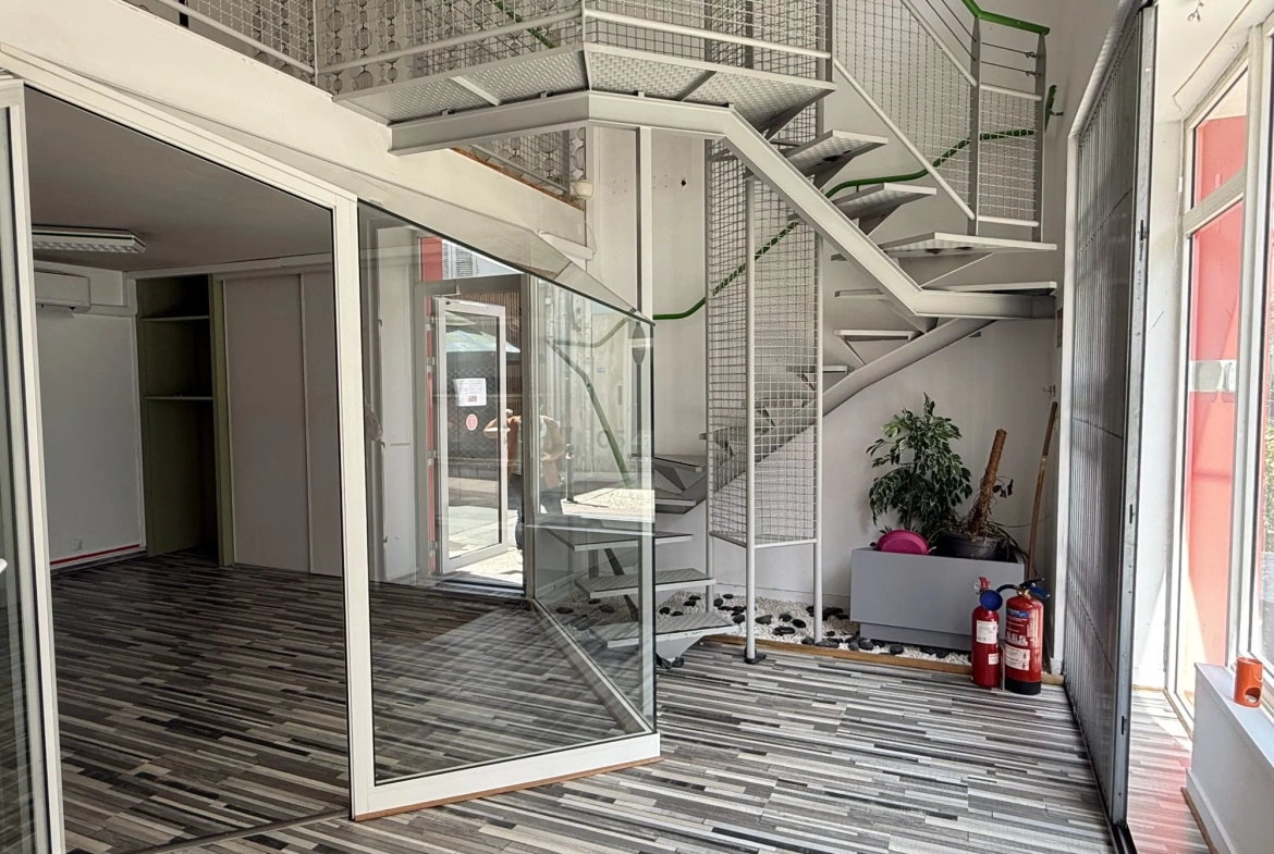 À vendre local commercial de 50 m² en centre-ville de Saujon 