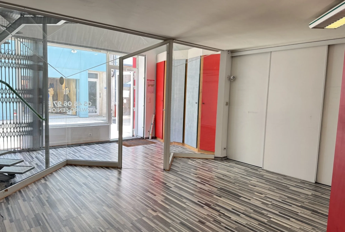 À vendre local commercial de 50 m² en centre-ville de Saujon 