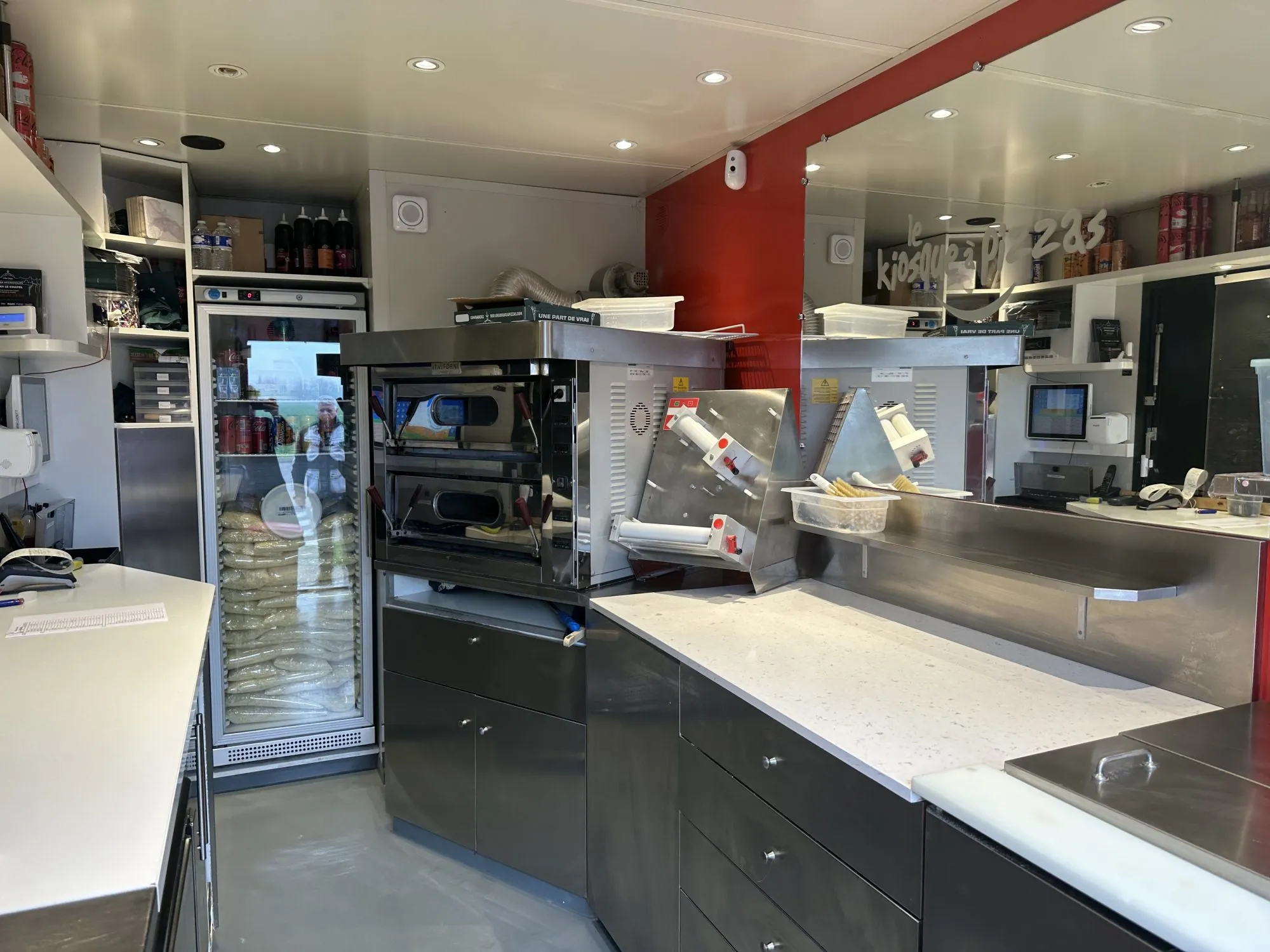 À vendre kiosque à pizza à Ligny-le-Châtel avec fort potentiel de rentabilité 