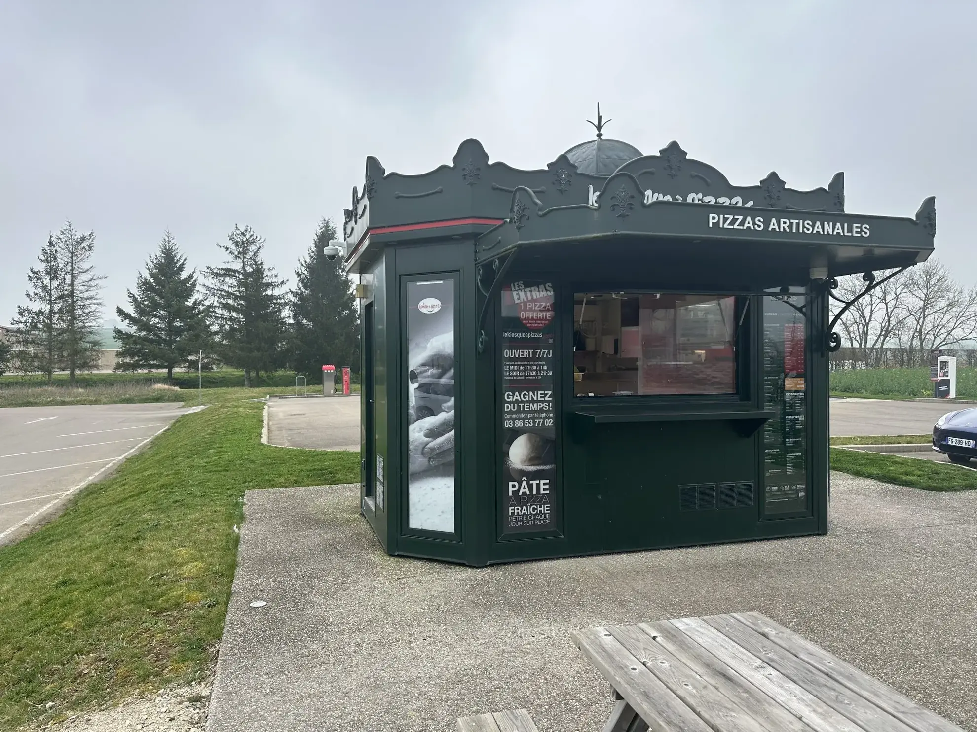 À vendre kiosque à pizza à Ligny-le-Châtel avec fort potentiel de rentabilité 