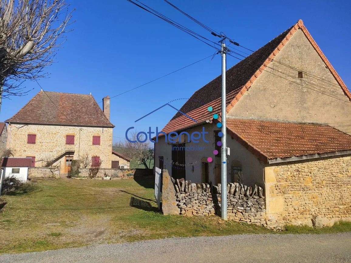 Charmante fermette en pierres à Oyé au cœur du Brionnais avec dépendance et terrain clos 