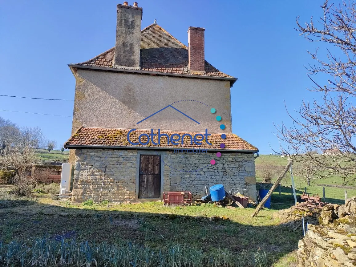 Charmante fermette en pierres à Oyé au cœur du Brionnais avec dépendance et terrain clos 