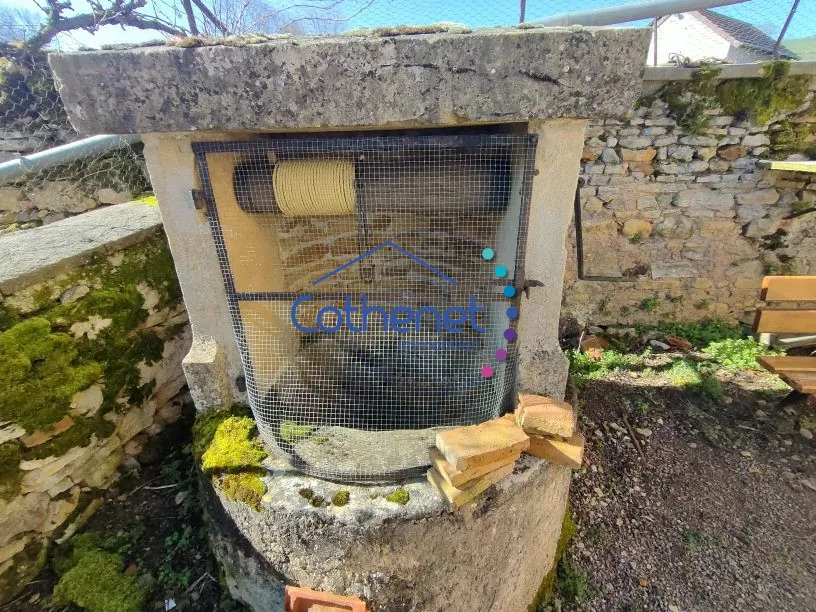 Charmante fermette en pierres à Oyé au cœur du Brionnais avec dépendance et terrain clos 