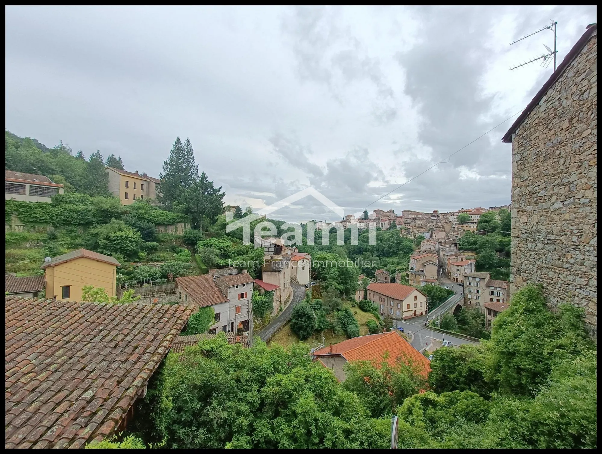 Maison à vendre à Thiers proche centre historique - Opportunité d'investissement 