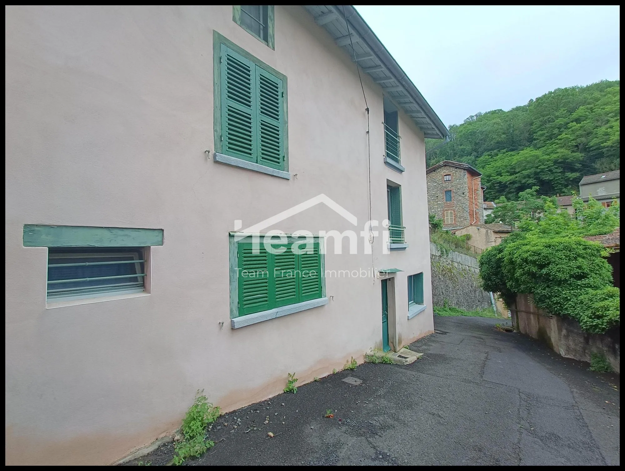 Maison à vendre à Thiers proche centre historique - Opportunité d'investissement 
