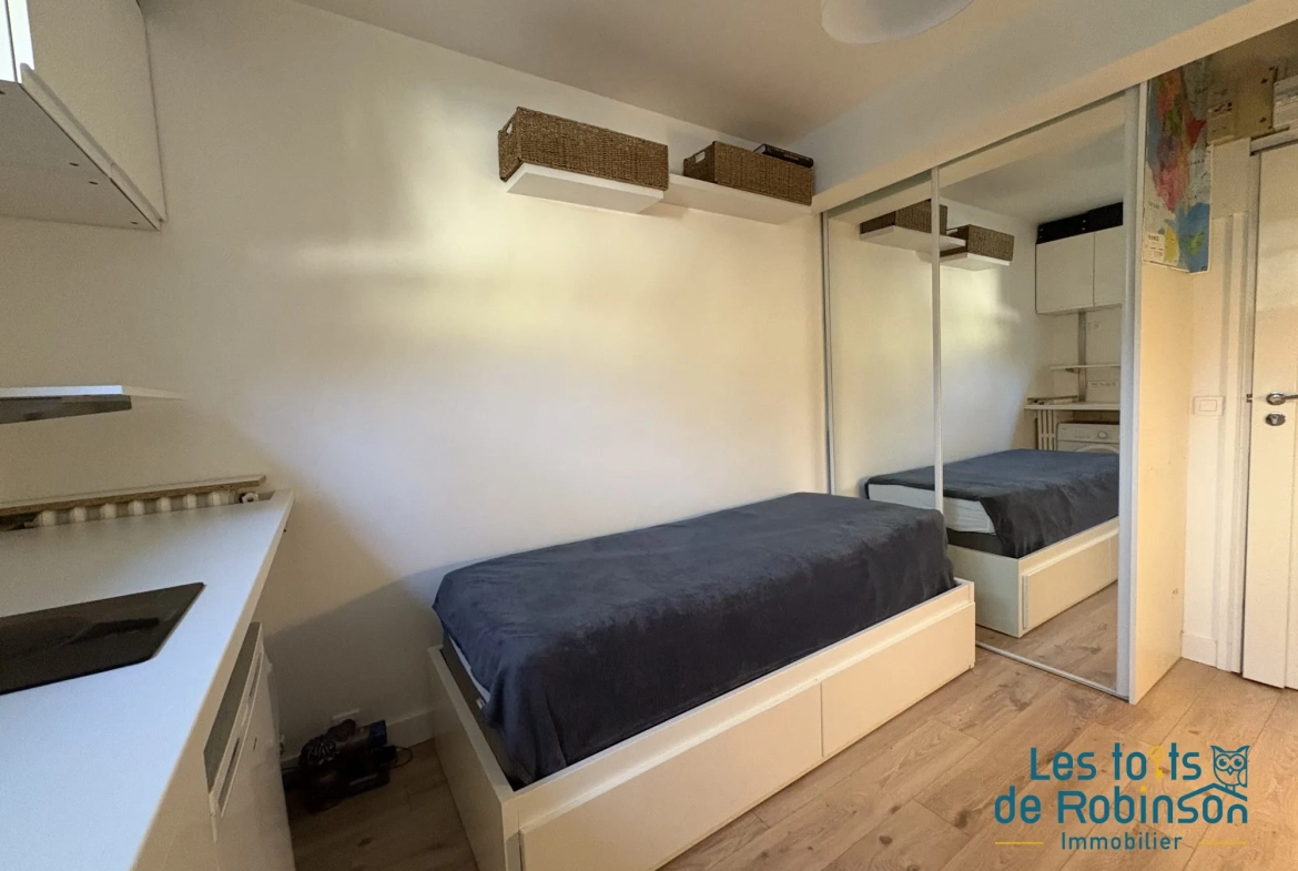 Charmante studette de 9,38 m² à Saint-Cloud, secteur Val d'Or limite Montretout 