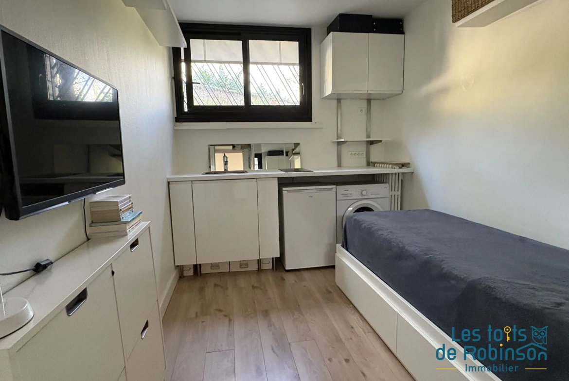 Charmante studette de 9,38 m² à Saint-Cloud, secteur Val d'Or limite Montretout 