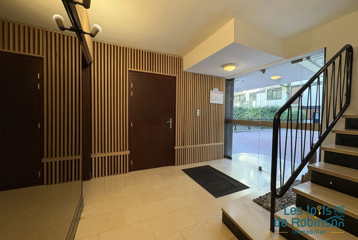 Charmante studette de 9,38 m² à Saint-Cloud, secteur Val d'Or limite Montretout 